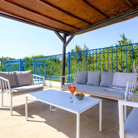 מלון Azzurro Luxury 5*
