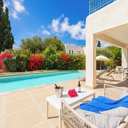 Azzurro Luxury מלון פאפוס