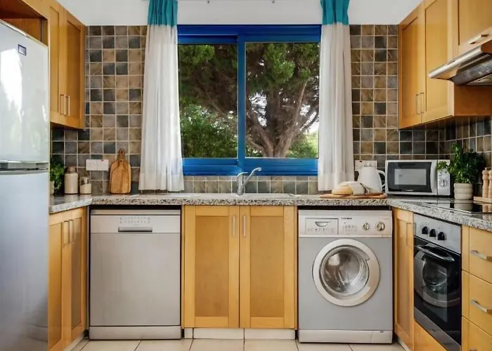 Ξενοδοχείο Azzurro Luxury Πάφος